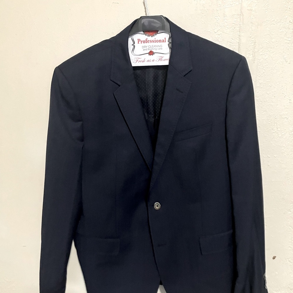 MEN’S HUGO BOSS SUIT
